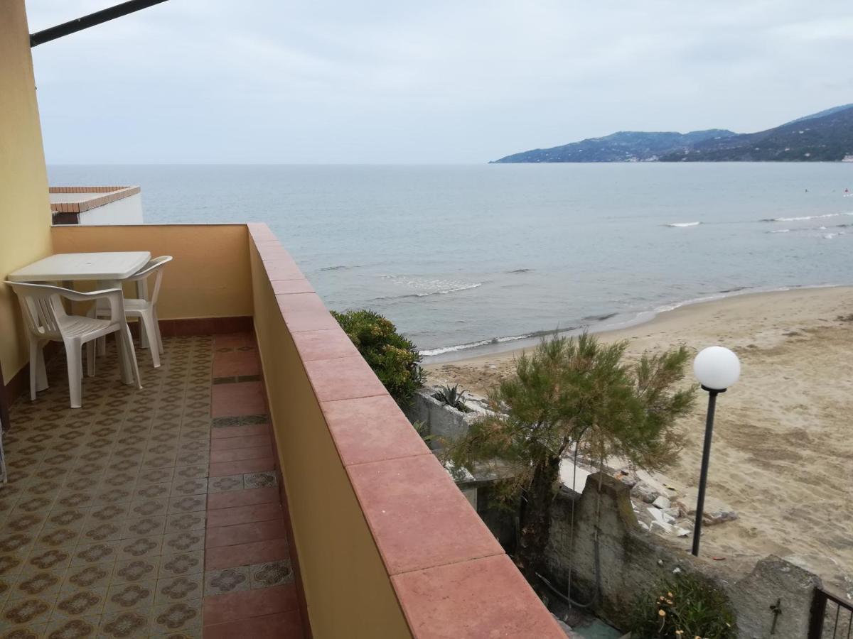 Casa sulla spiaggia Casal Velino Esterno foto
