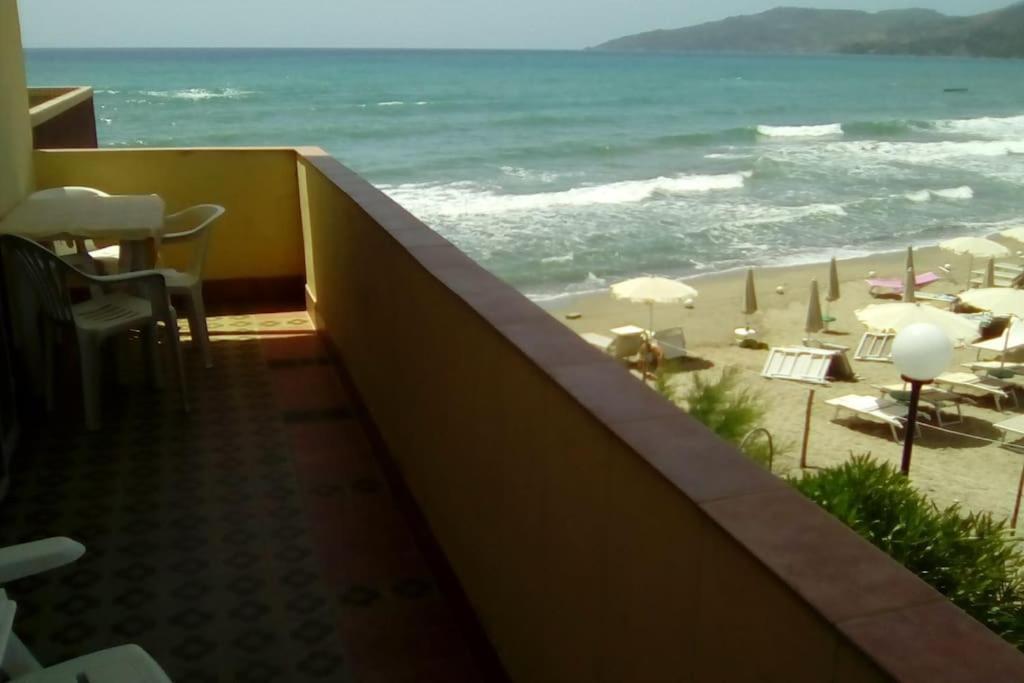 Casa sulla spiaggia Casal Velino Esterno foto